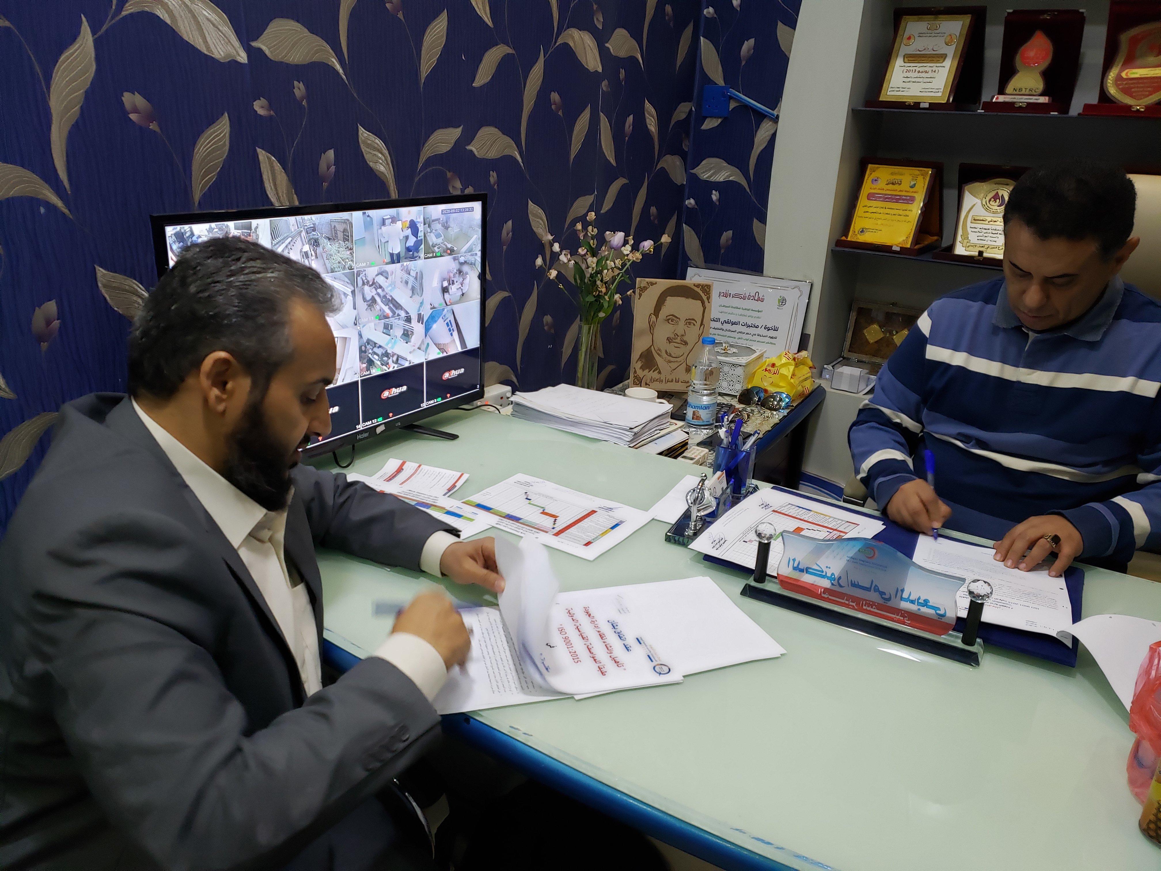 توقيع عقد اتفاق بين مركز خبراء الجودة ومختبرات العولقي التخصصية توقيع عقد اتفاق بين مركز خبراء الجودة ومختبرات العولقي التخصصية